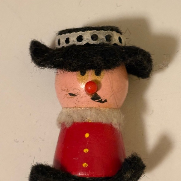 Lot of 9 Kellogg’s vintage cereal premium toys 1970s collectibles wood and felt - Picture 5 of 12